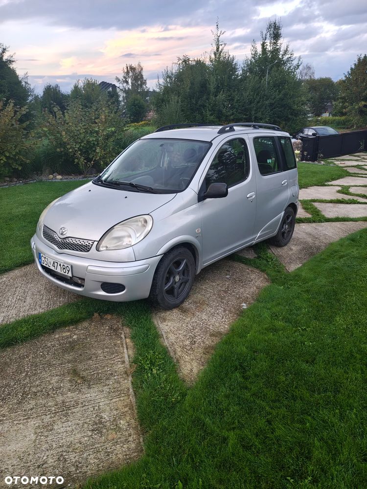 Toyota Yaris Verso - 1