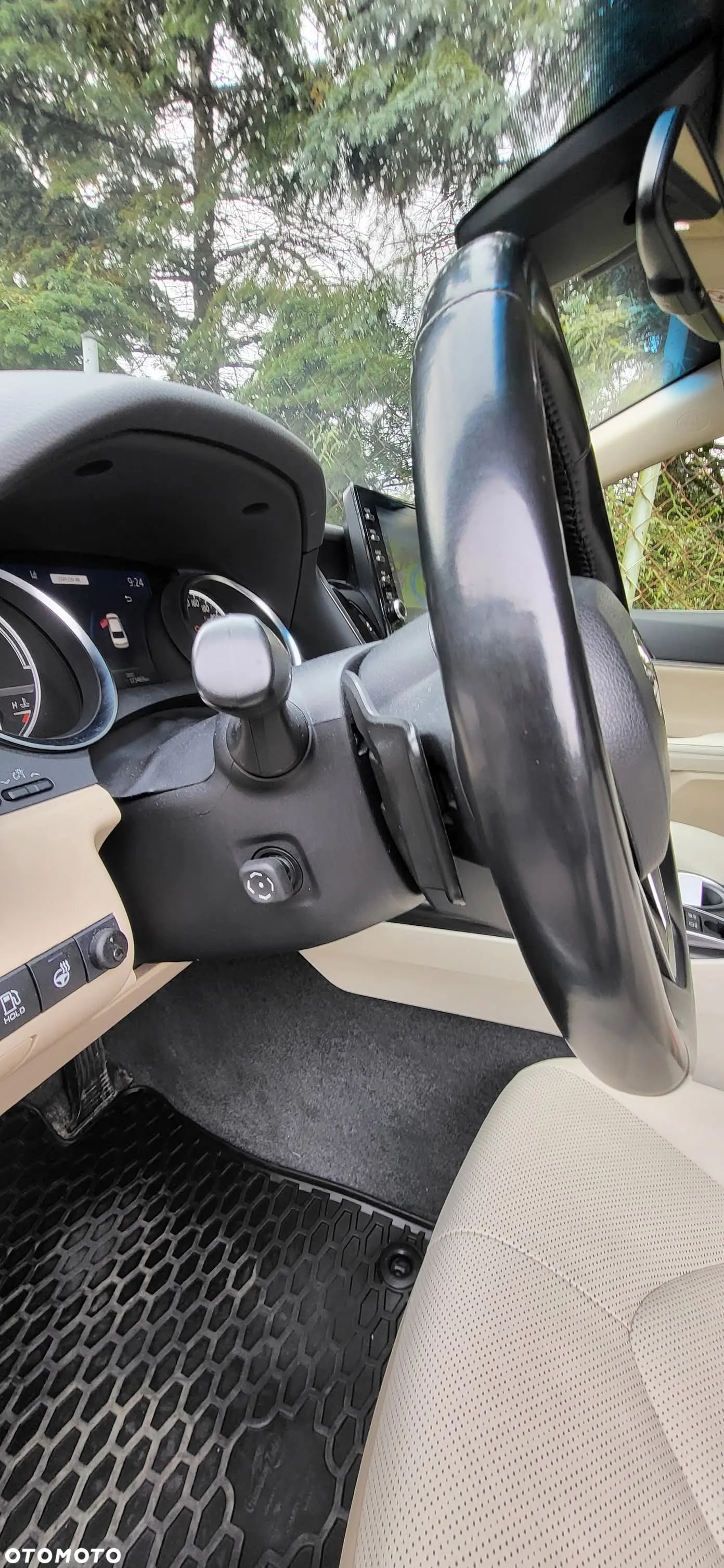 Toyota Camry 2.5 Hybrid Executive CVT - 24