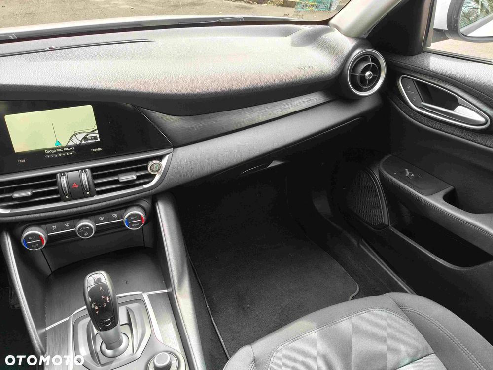 Alfa Romeo Giulia - 16