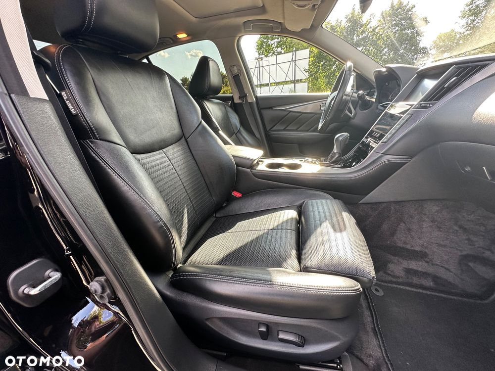 Infiniti Q50 2.0t Sport Sound Studio by Bose - 14