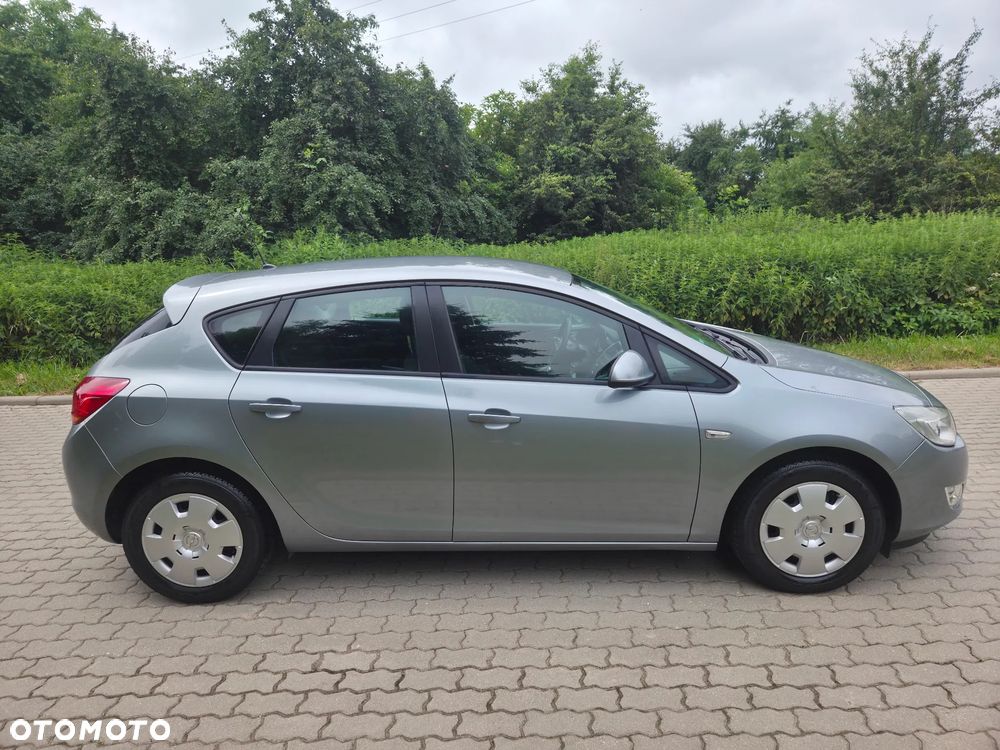 Opel Astra 1.6 - 8