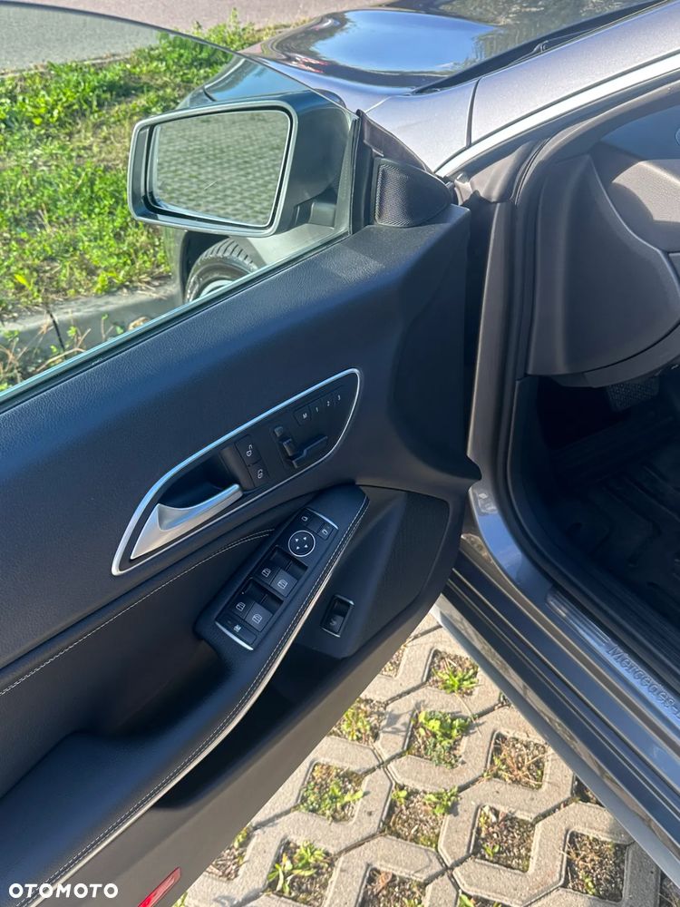 Mercedes-Benz CLA 250 4Matic 7G-DCT AMG Line - 14
