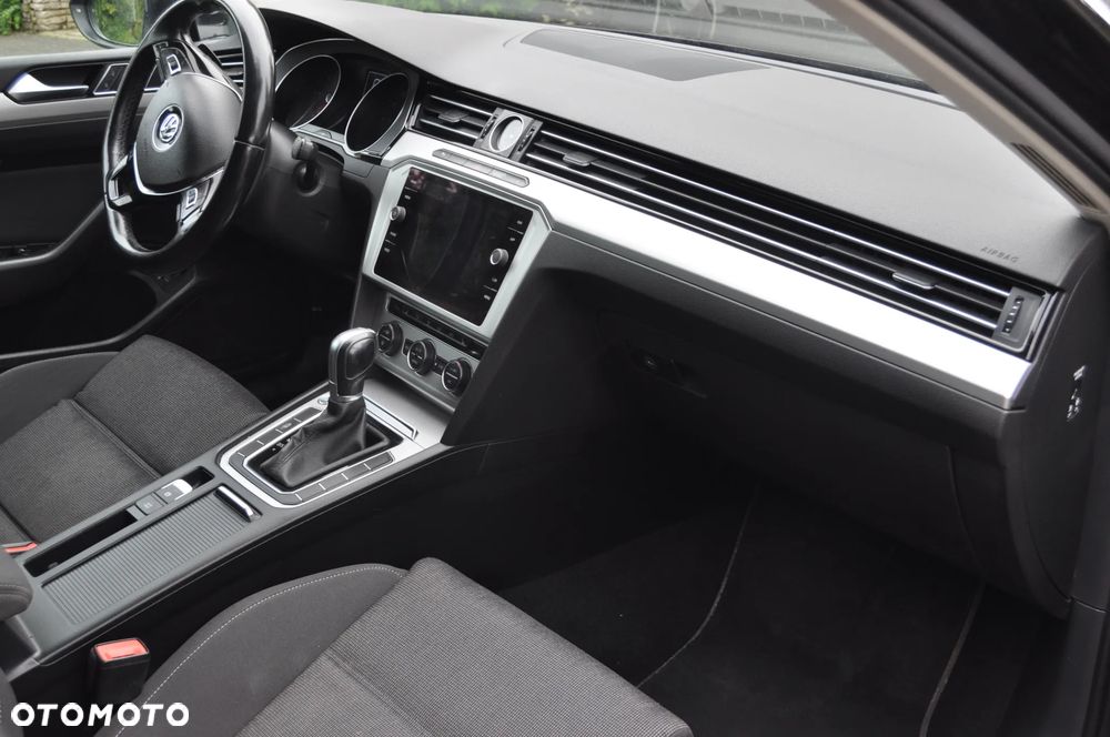 Volkswagen Passat - 12