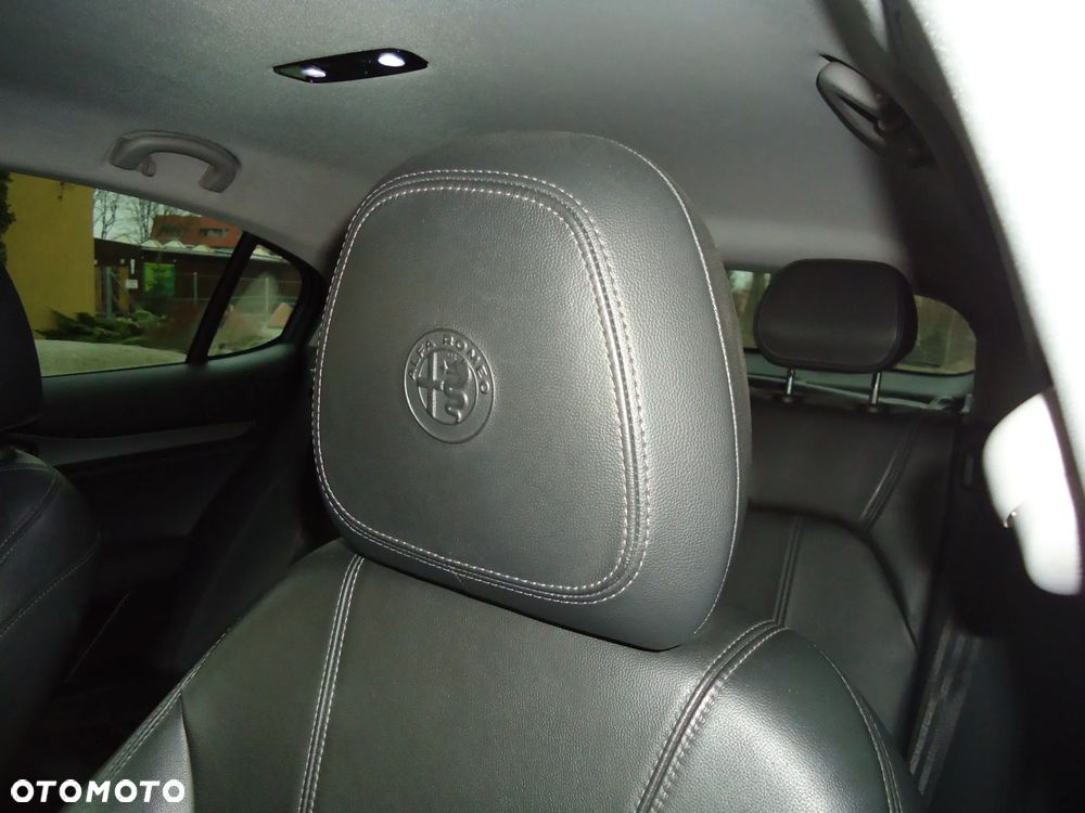 Alfa Romeo Stelvio - 15