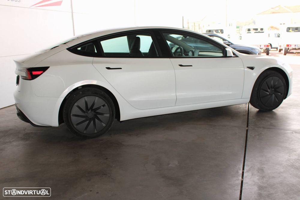 Tesla Model 3 - 5