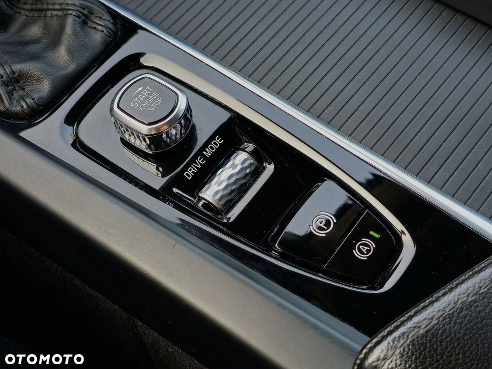 Volvo XC 60 T4 Momentum Pro - 18