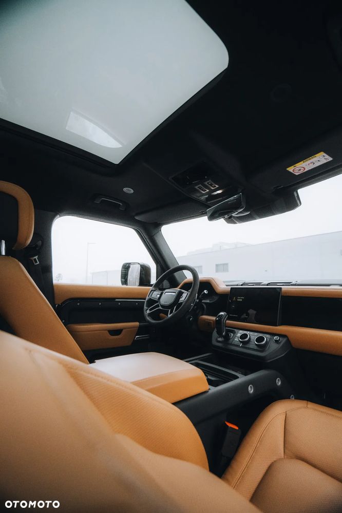 Land Rover Defender - 12