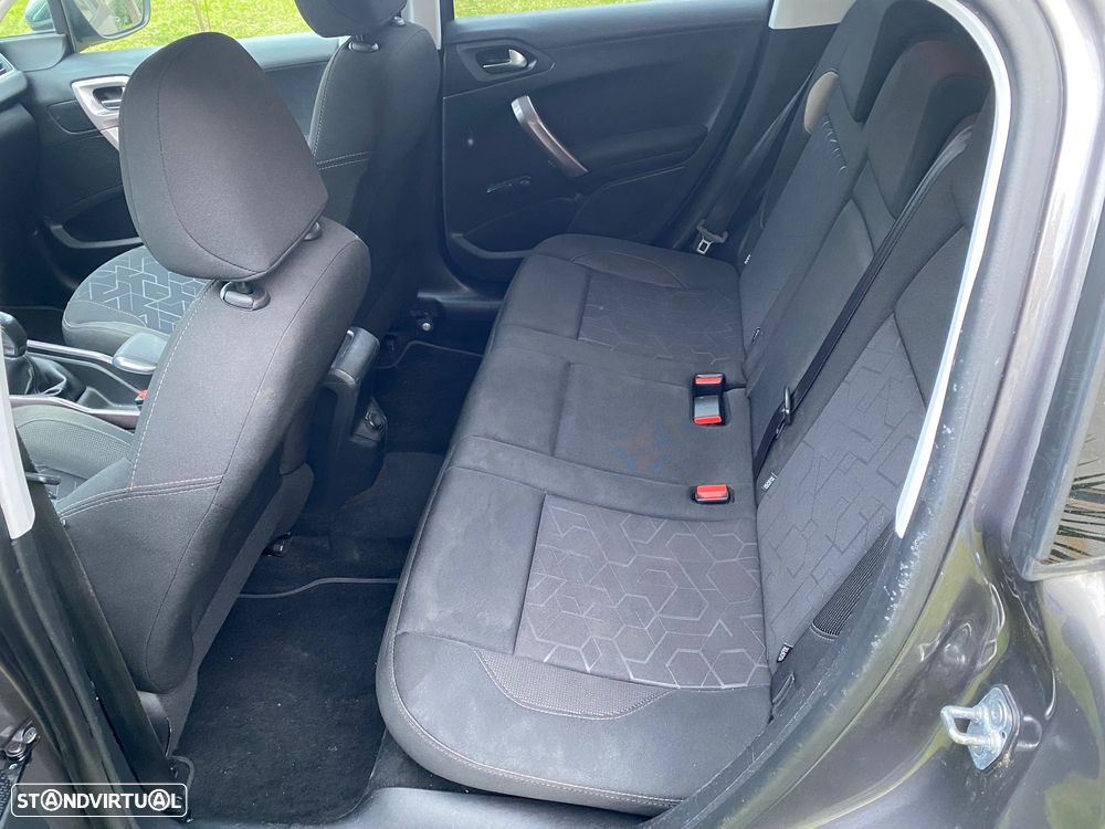 Peugeot 2008 1.2 PureTech Allure - 8