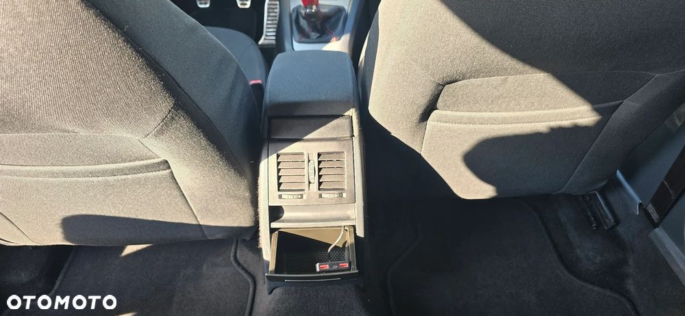 Skoda Octavia 1.6 Ambiente - 11