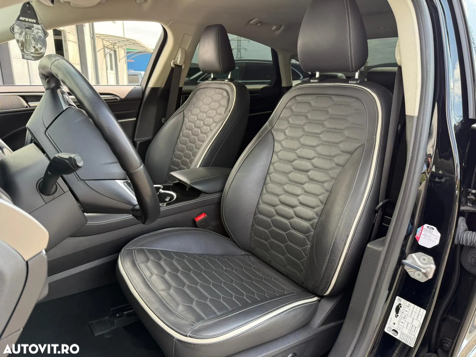 Ford Mondeo 2.0 HEV Vignale - 14