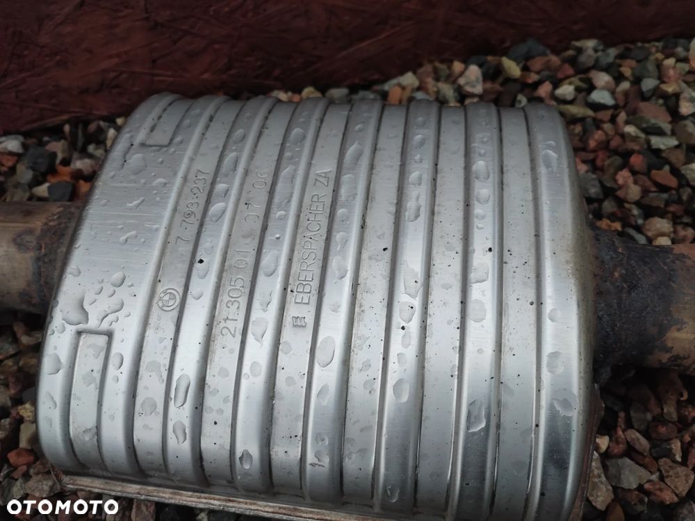 BMW E90 / E91 ORYGINALNY KOMPLETNY WYDECH /  UKŁAD WYDECHOWY / TŁUMIK KOŃCOWY + ŚRODKOWY DO SILNIKA GAMY M47D18N / M47D20 ( 1.8D / 2.0D ) DIESEL EUROPA O NR. 18 30 7 793 622 / 18 30 7 793 624 OEM W BARDZO DOBRYM STANIE - 6