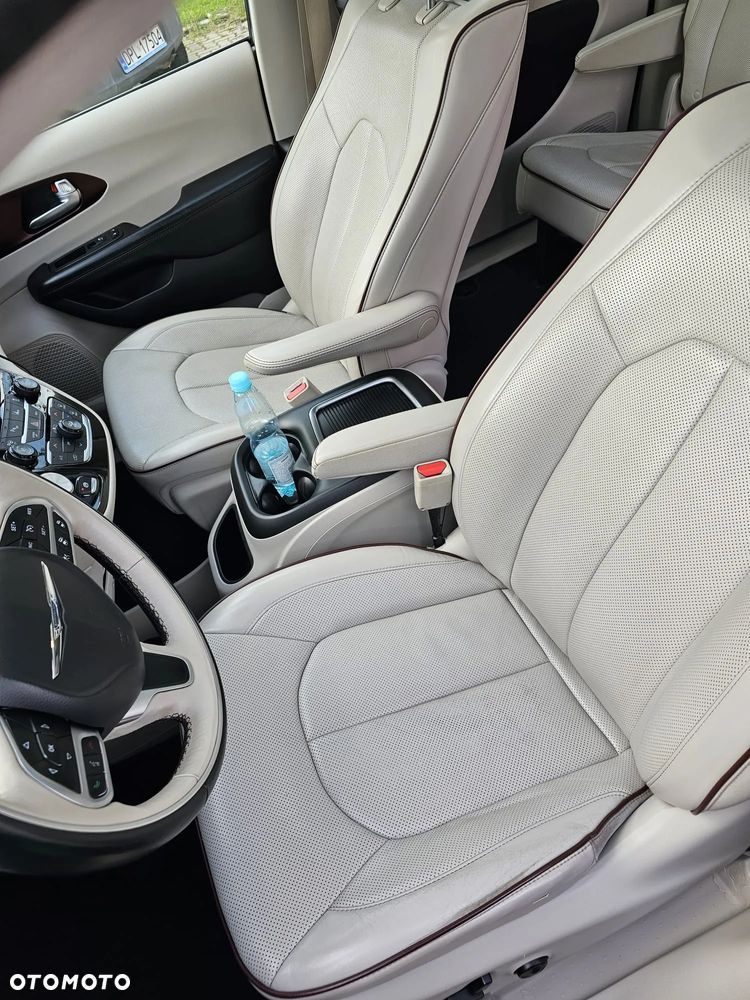 Chrysler Pacifica - 26