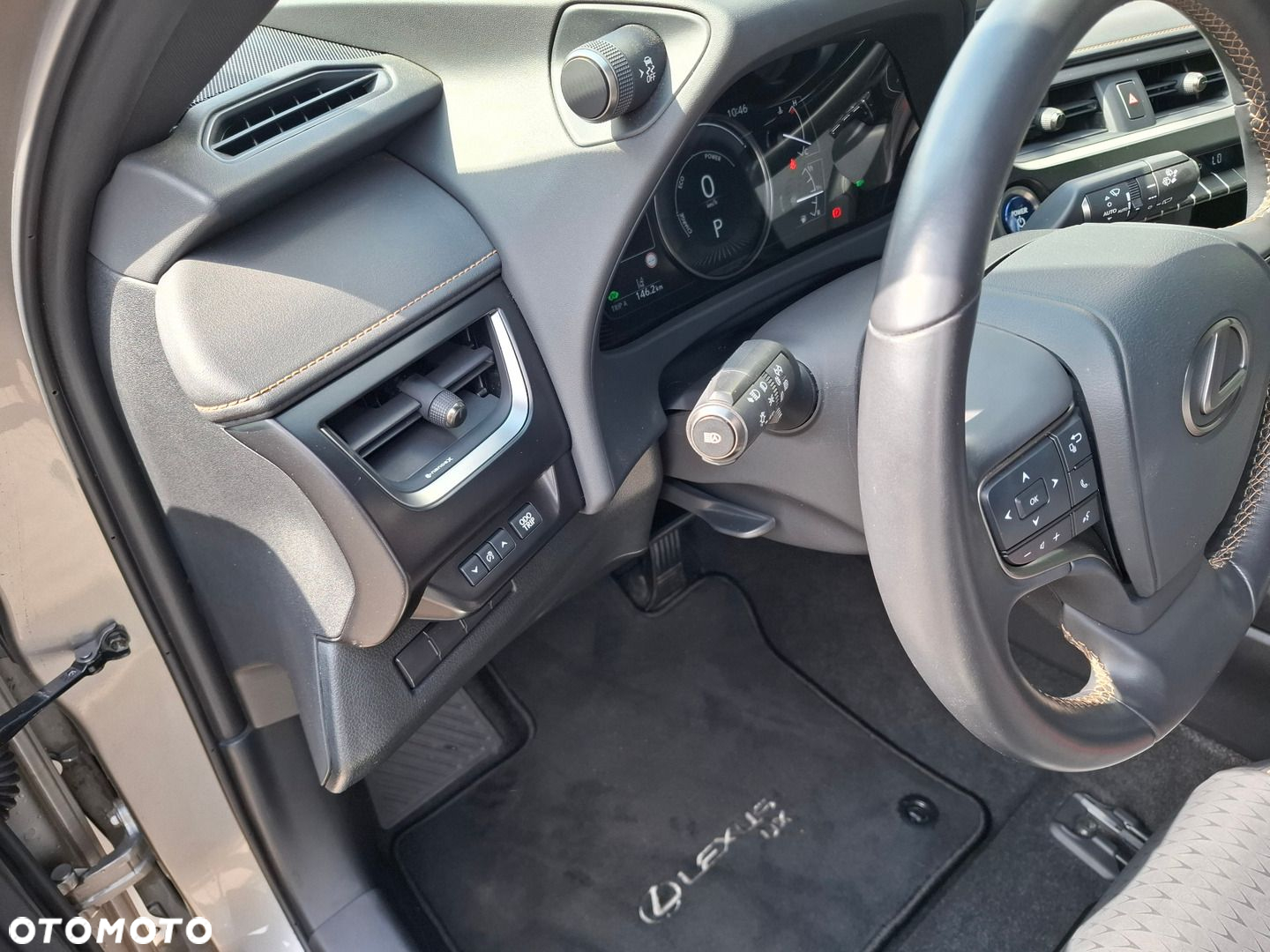 Lexus UX - 13
