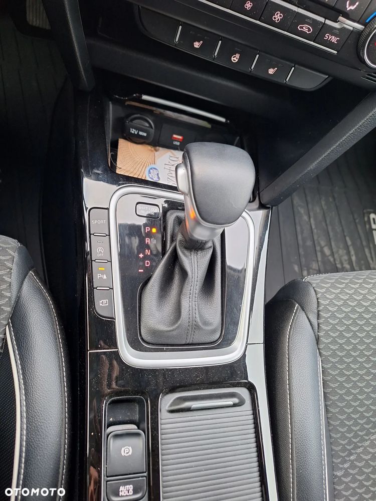 Kia Ceed 1.5 T-GDI Business Line DCT - 17