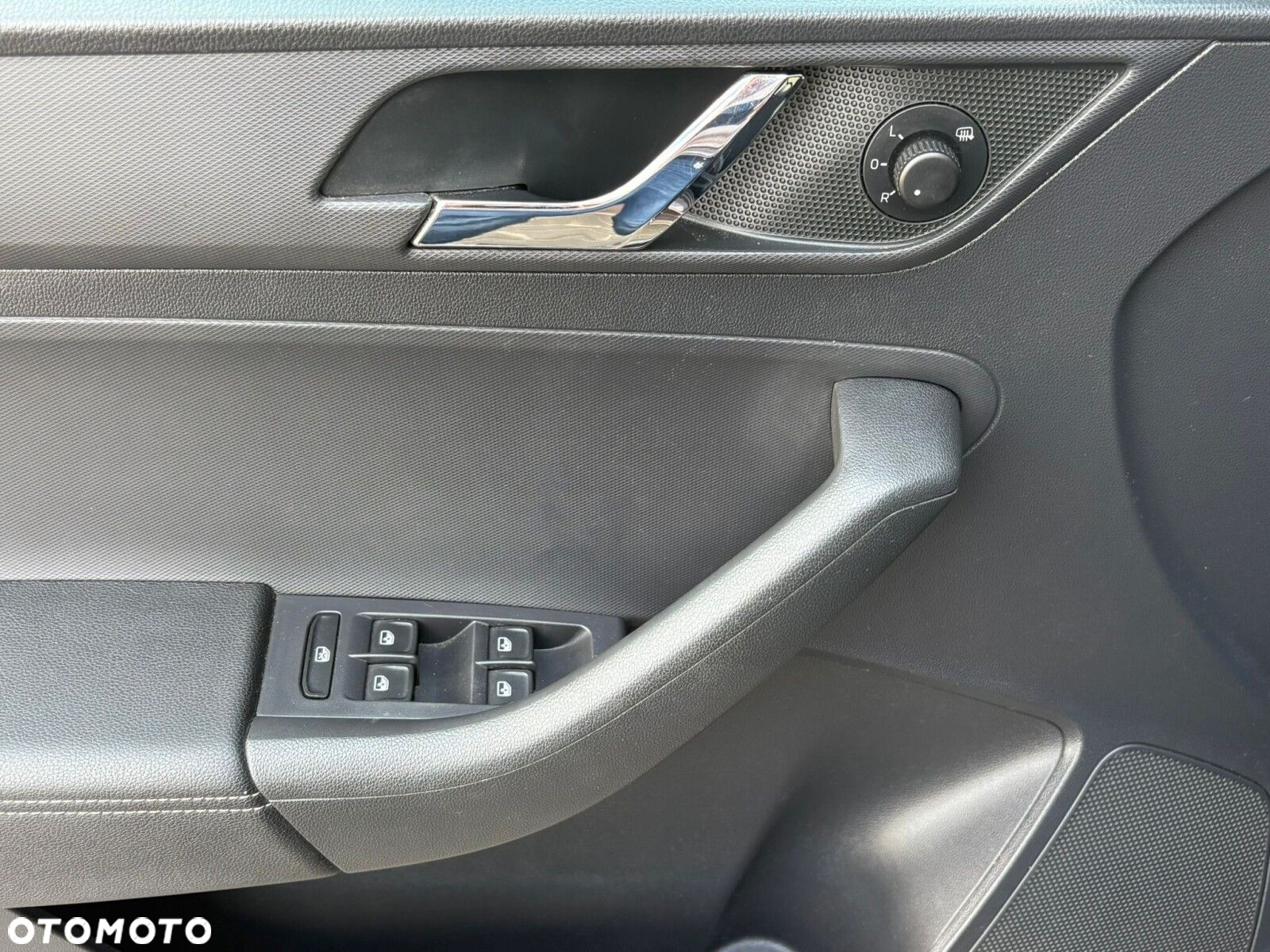 Skoda RAPID 1.2 TSI Ambition - 10