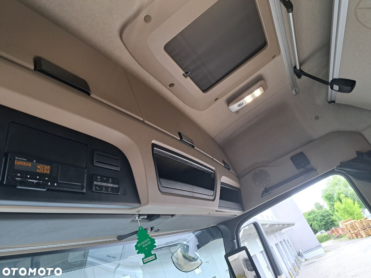 Versalift Actros 1845 - 23