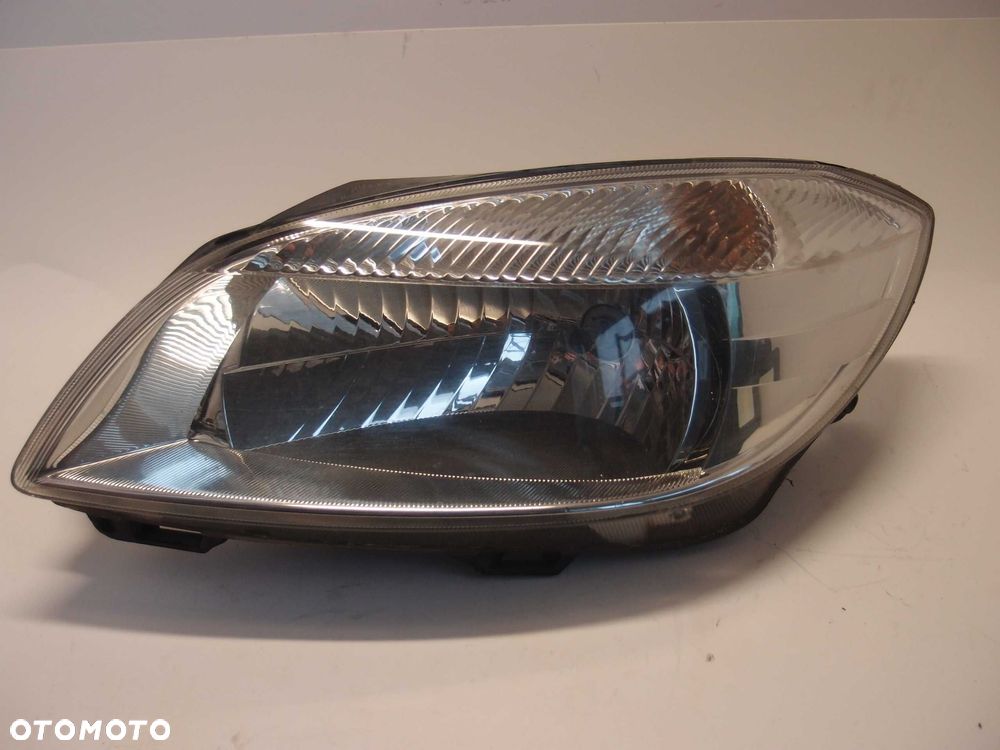 Reflektor lewy Skoda Fabia II lift