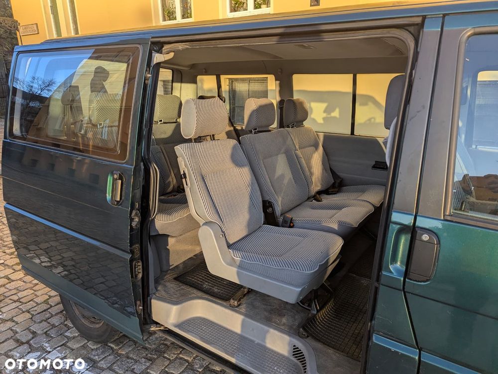 Volkswagen Caravelle - 12