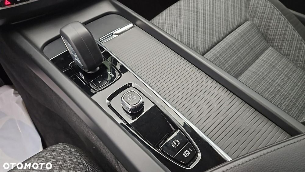 Volvo XC 60 B4 D AWD Core - 19
