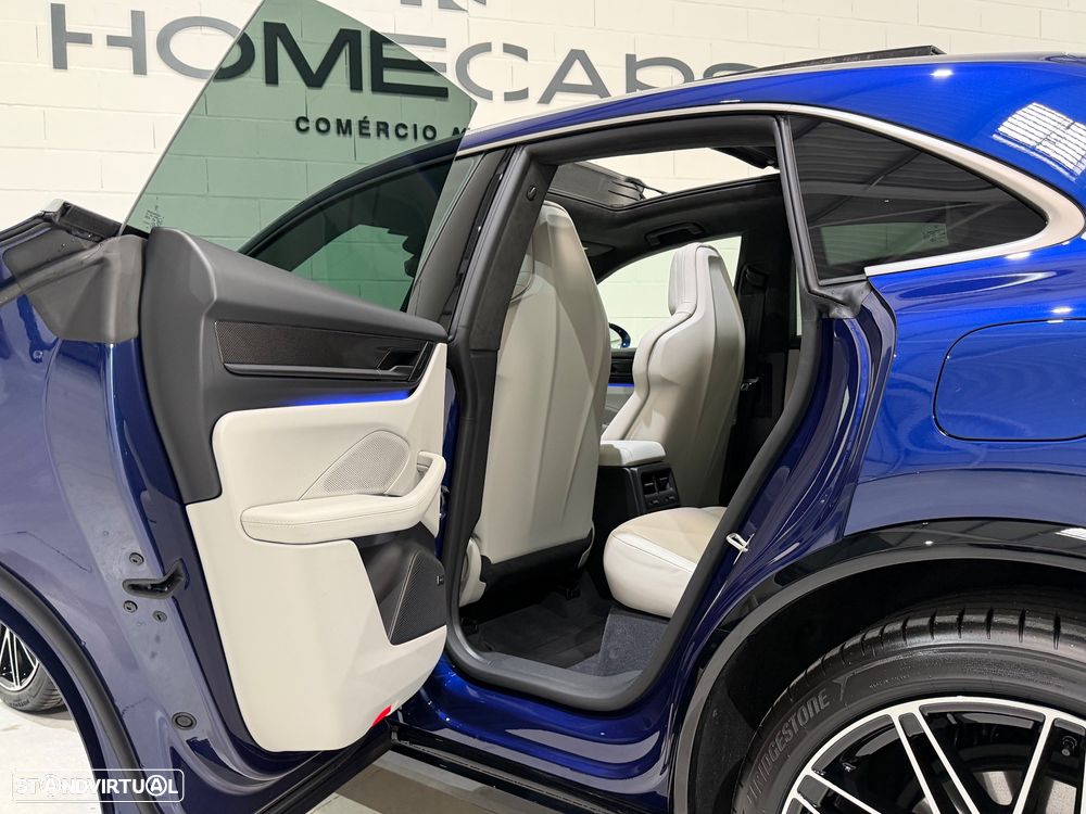 Porsche Macan Electric Turbo - 35