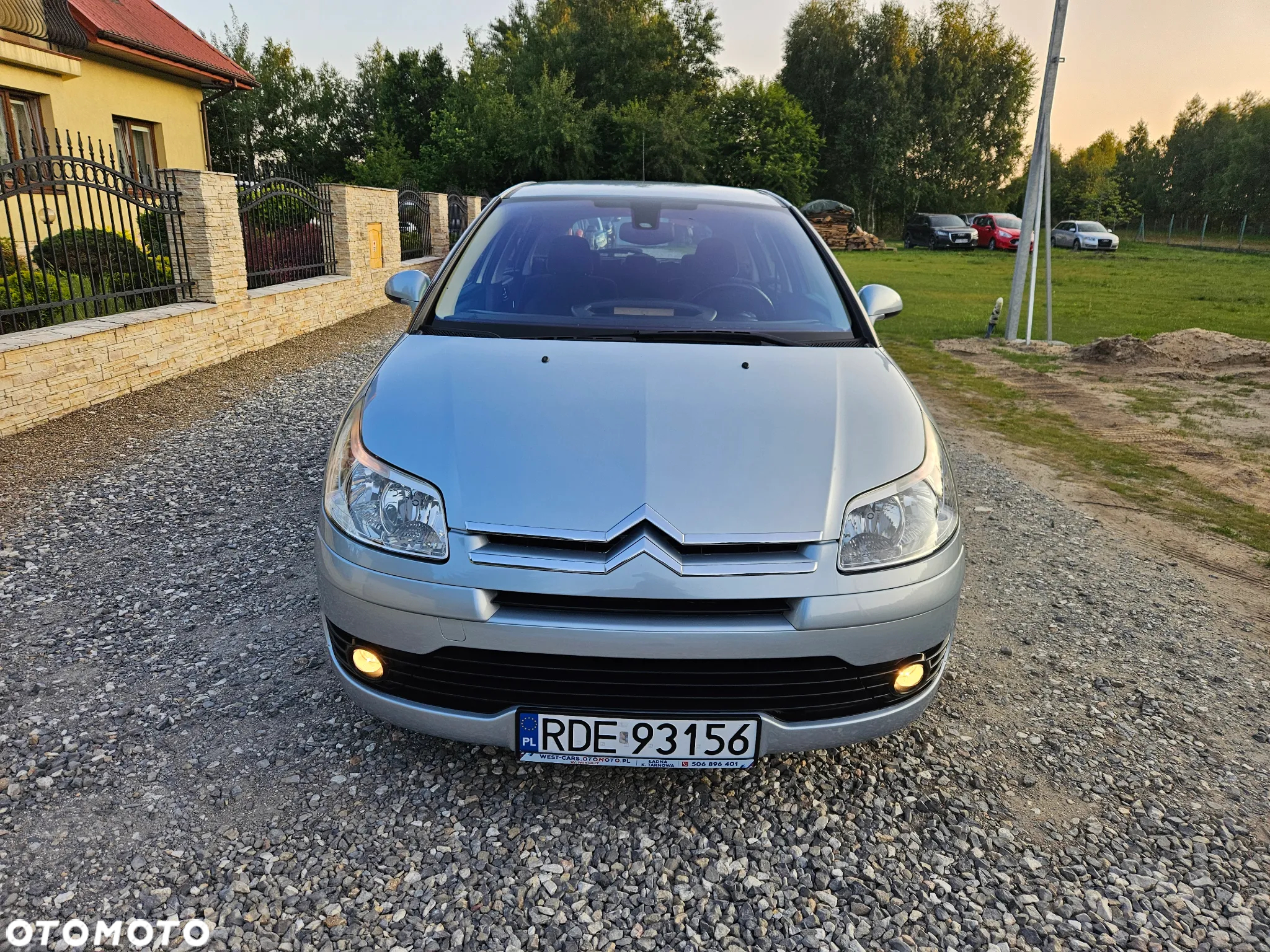 Citroën C4 1.6 16V Confort - 2
