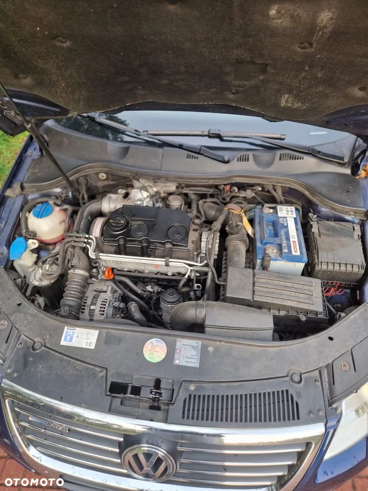 Volkswagen Passat Variant 1.9 TDI DPF BlueMotion - 16