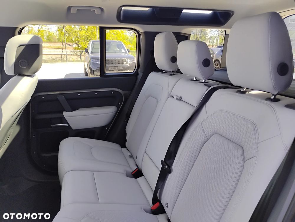 Land Rover Defender 110 2.0 P300 X-Dynamic SE - 13