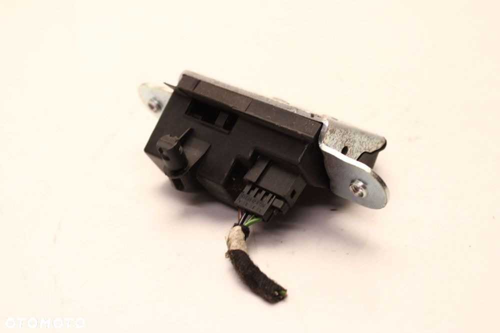 opel meriva b 10r- zamek klapy bagażnika tył tylny 39021416 - 2