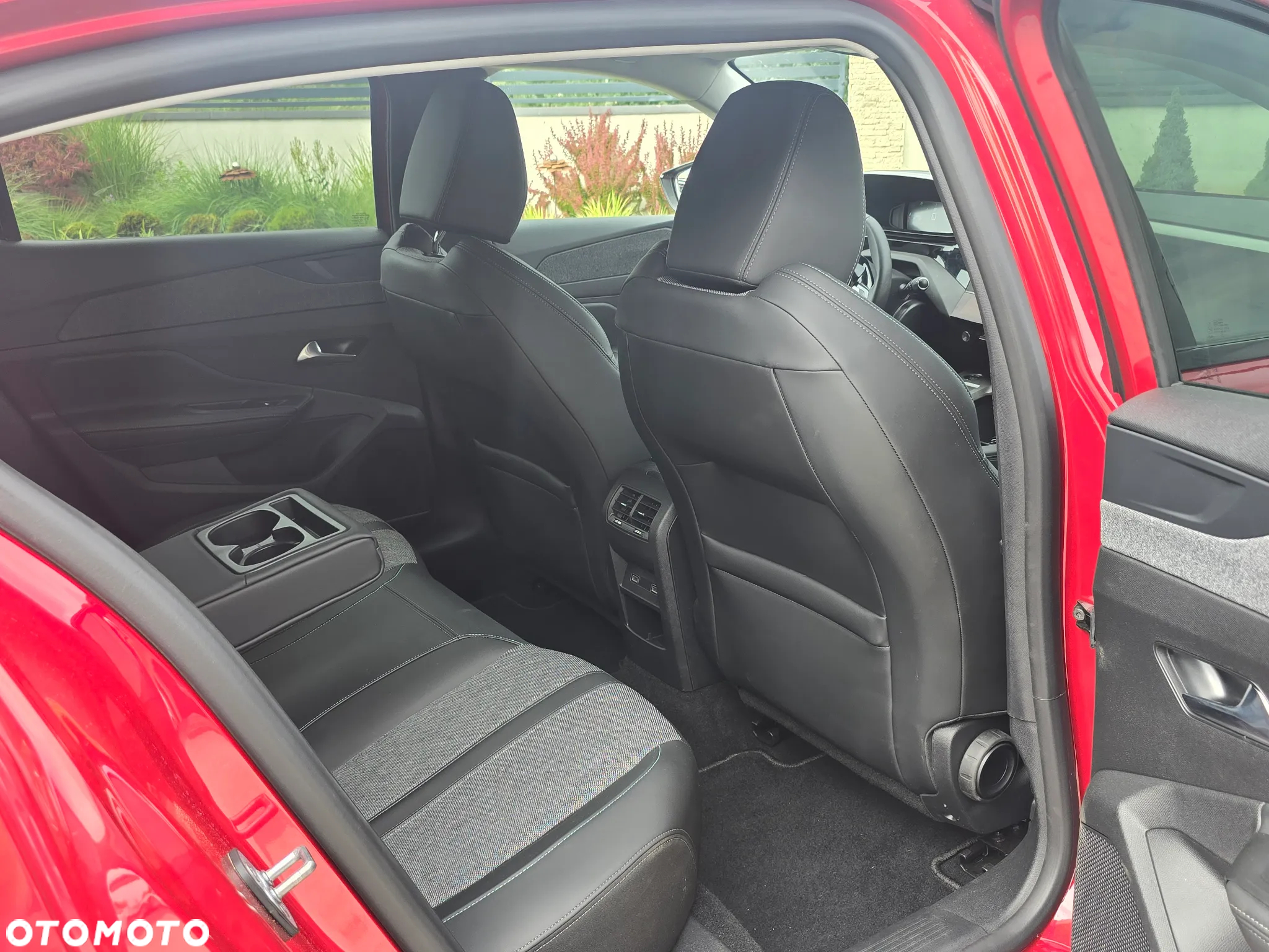 Peugeot 408 1.2 PureTech Allure S&S EAT8 - 17