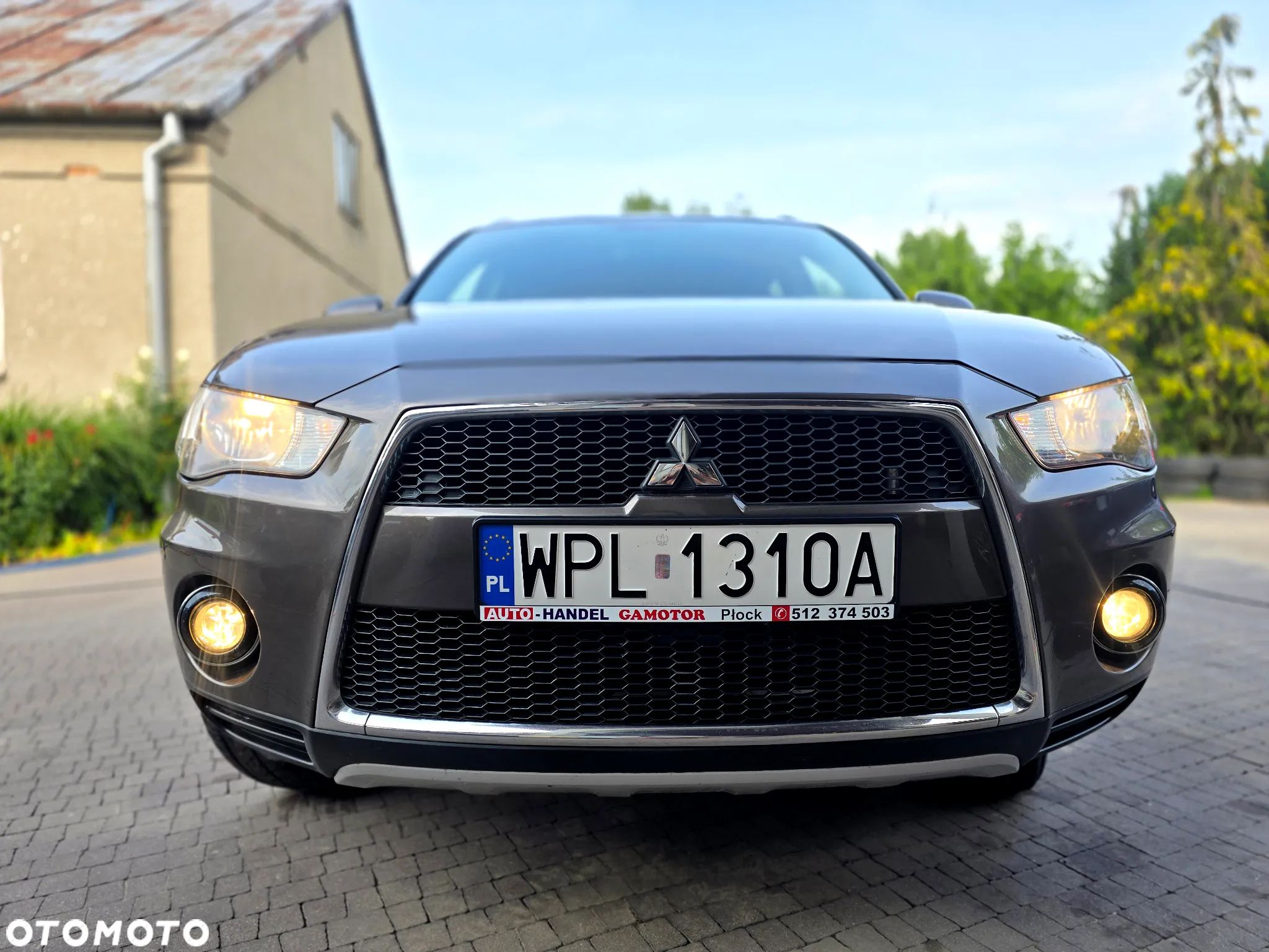 Mitsubishi Outlander - 2