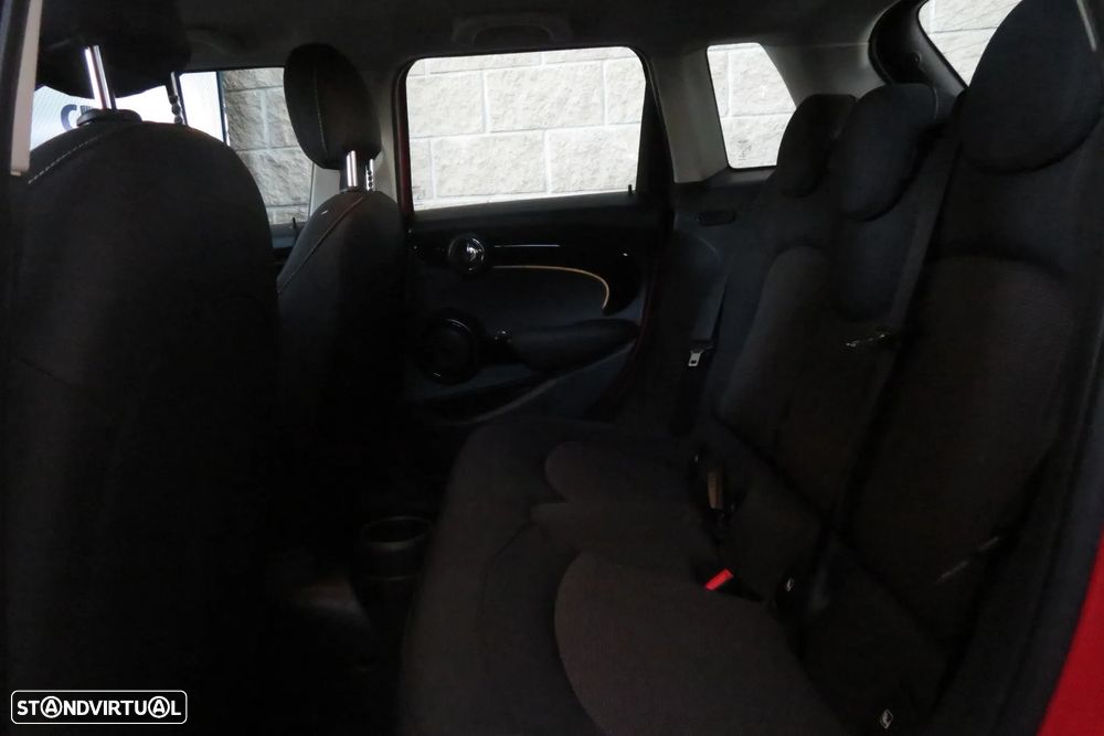 MINI 5 Portas Cooper Auto - 33