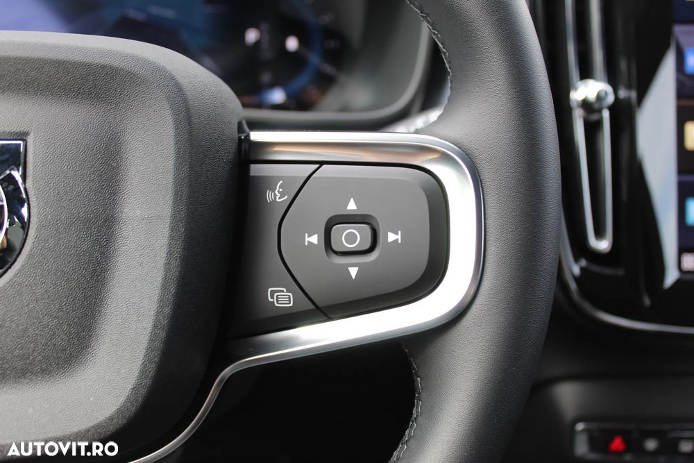 Volvo XC 40 B4 AT FWD MHEV Ultimate Dark - 18