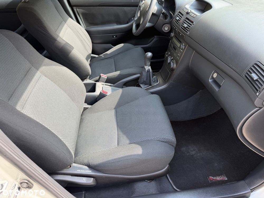 Toyota Avensis - 23