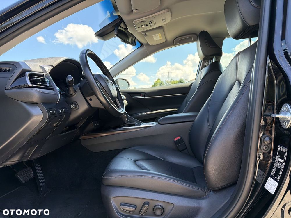 Toyota Camry 2.5 Hybrid Executive CVT - 9