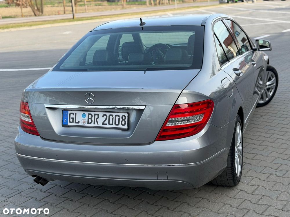 Mercedes-Benz Klasa C 180 CGI BlueEFFICIENCY Avantgarde - 28