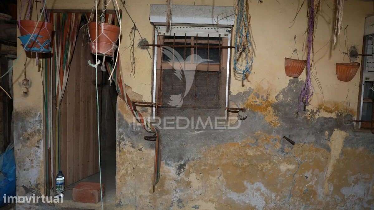 Moradia para Recuperar em Lote de 1.835 m² - Grande imagem: 4/14