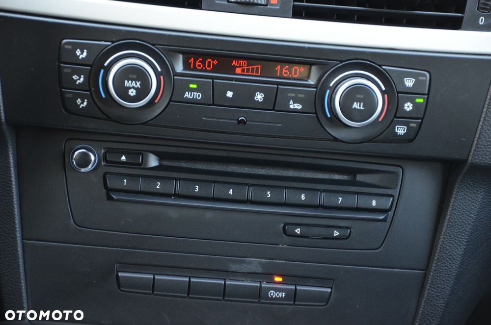 BMW Seria 3 320d Efficient Dynamics - 34