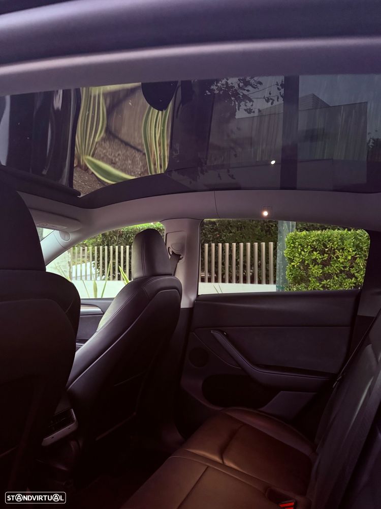 Tesla Model Y Long Range Dual Motor AWD - 12