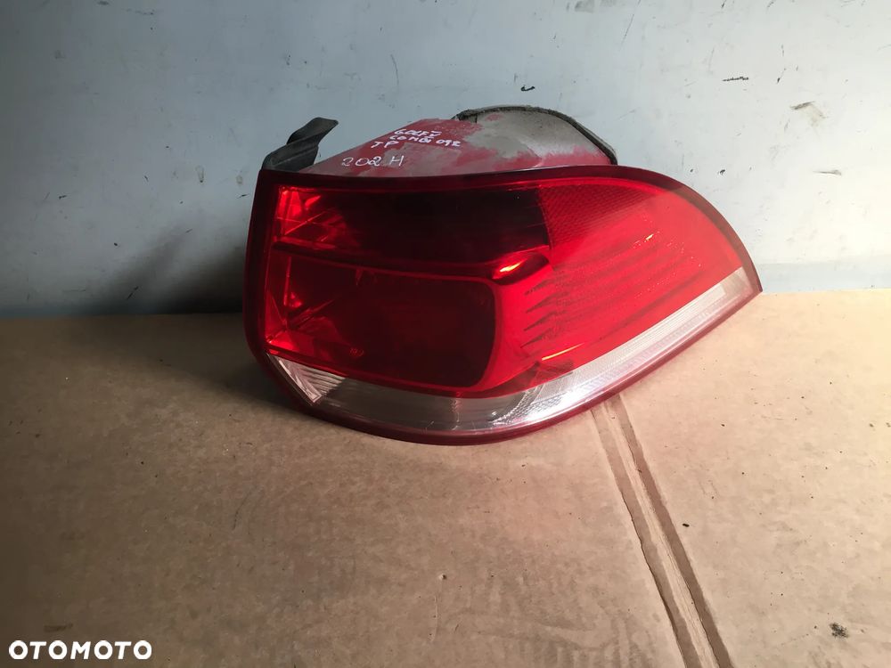 VW GOLF V KOMBI 09R LAMPA PRAWA TYŁ