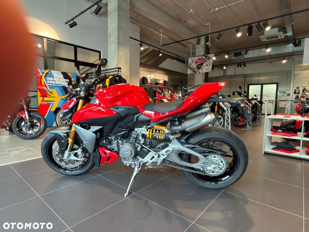 Ducati Streetfighter V2 - 9