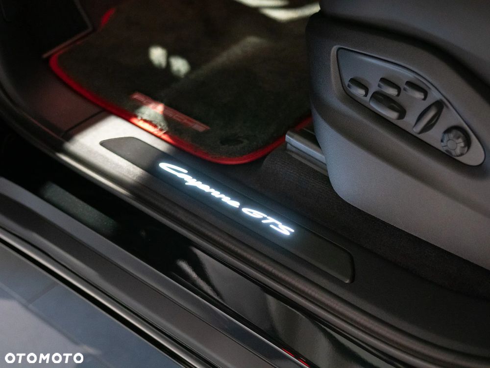 Porsche Cayenne - 21