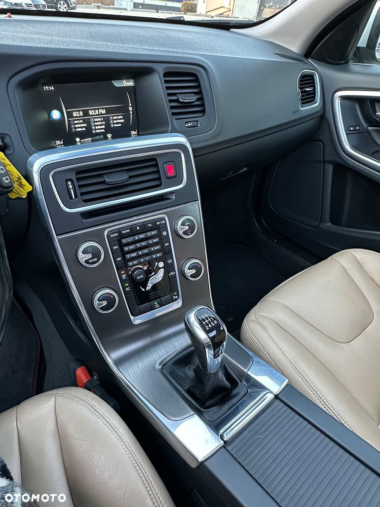 Volvo V60 D4 Momentum - 11