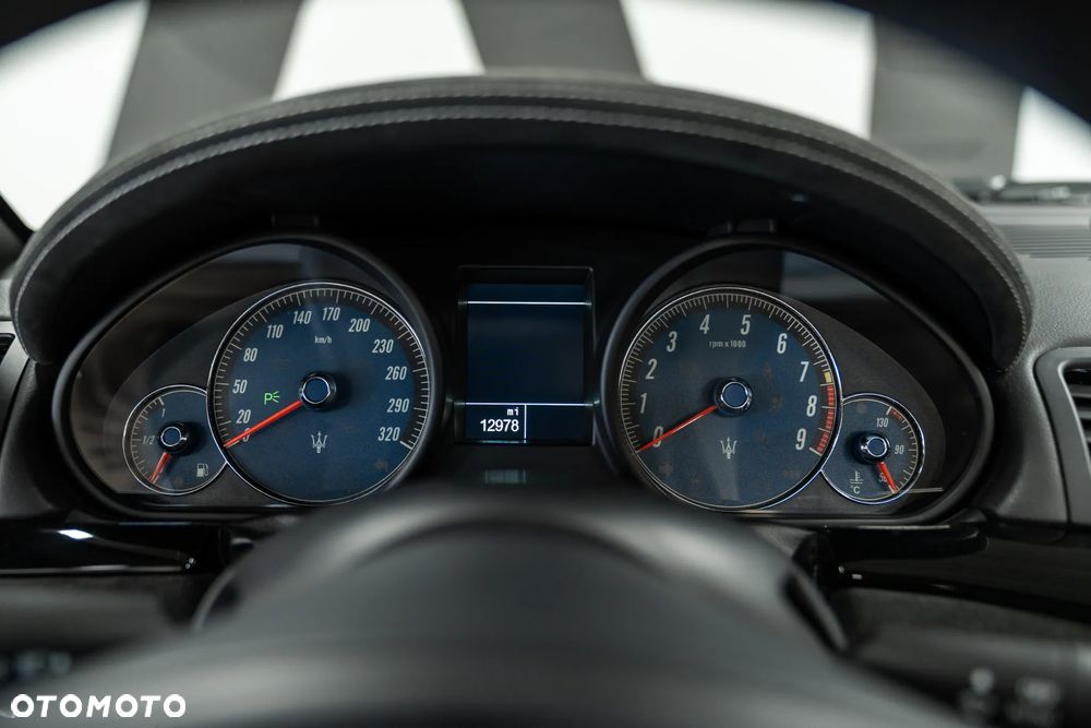 Maserati GranTurismo S - 25