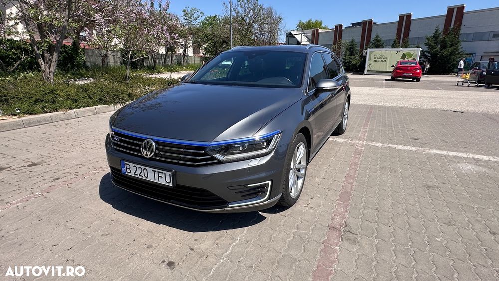 Volkswagen Passat - 1