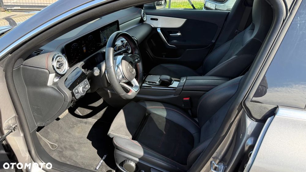 Mercedes-Benz CLA 180 7G-DCT Edition AMG Line - 24