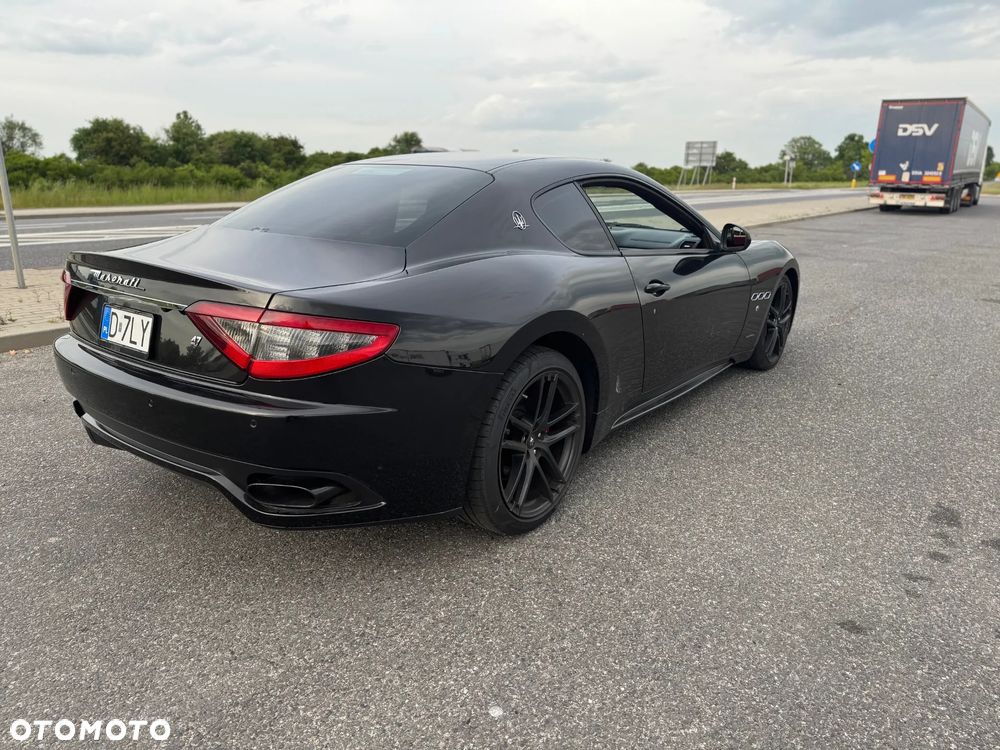 Maserati GranTurismo S Automatik - 12