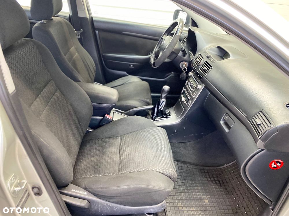 Toyota Avensis 2.0 D-4D Sol - 11
