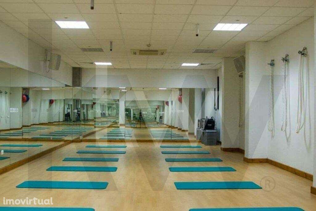 Loja com 1000m2 arrendada a um ginásio em Corroios, Seixal, para inves - Grande imagem: 2/23
