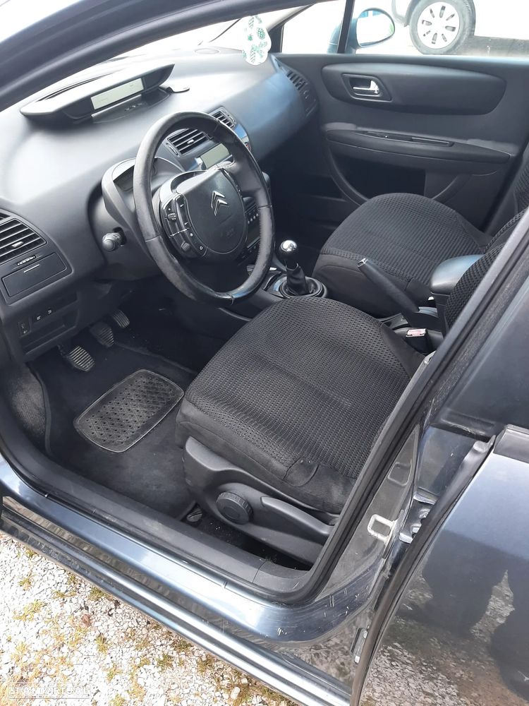 Citroën C4 1.6 HDi 110 Exclusive - 4
