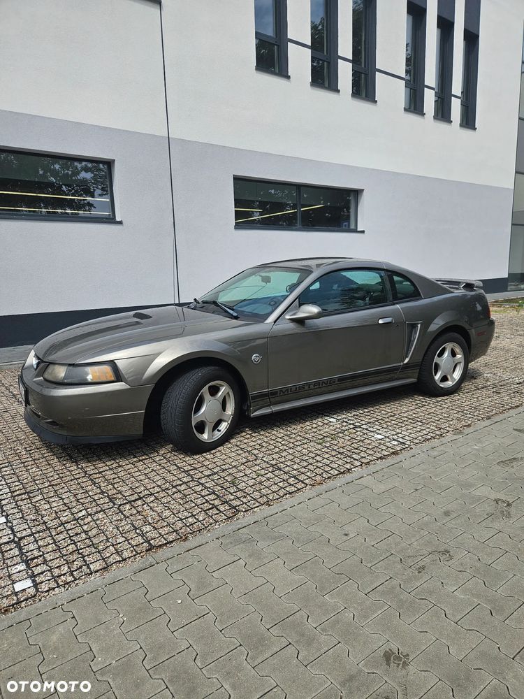 Ford Mustang 3.8 V6 - 2